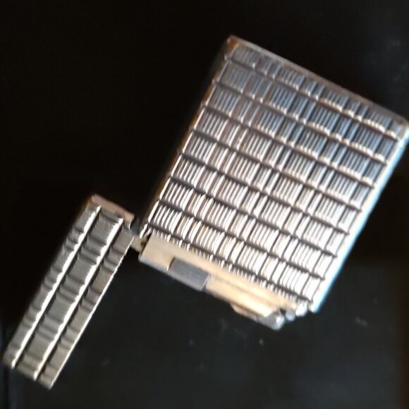 S.T. Dupont Vintage Silver Plated "Prince of Wales" Lighter - Picture 3 of 6